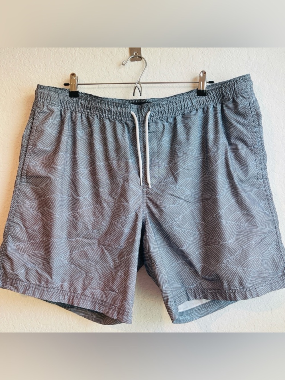 Men's Blue Wave-Print Swim Trunks